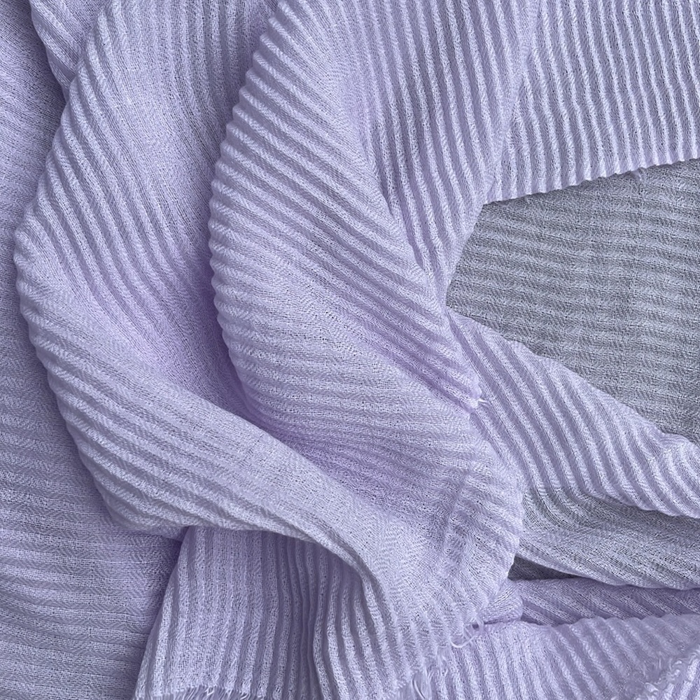 Lightweight lilac wrap. 44"x78"